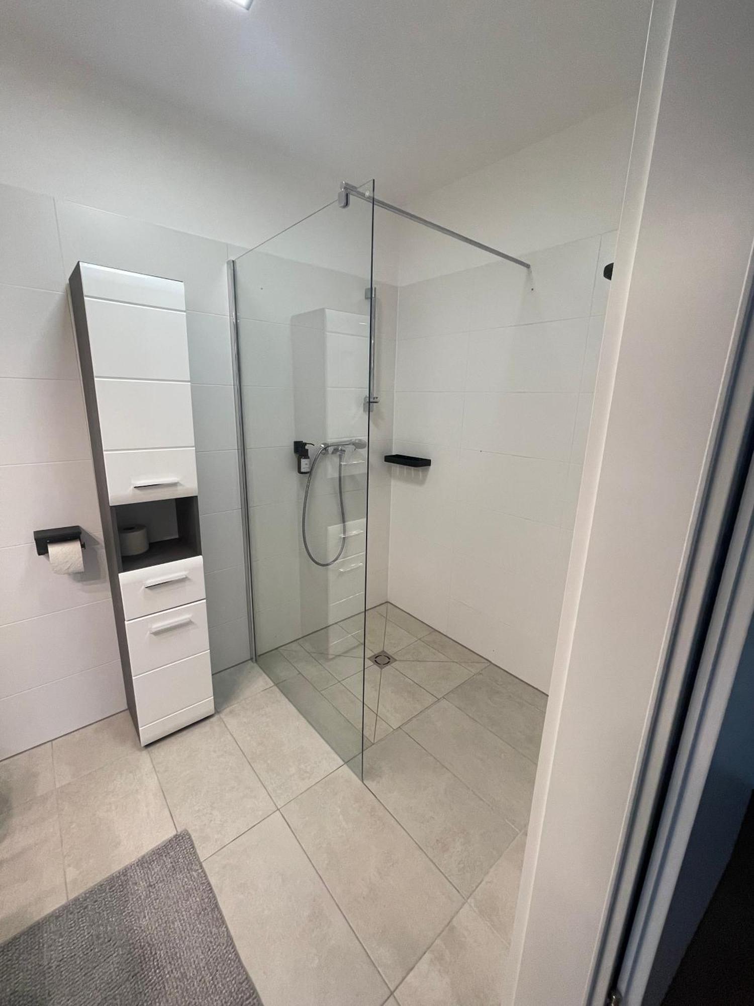 Luxusapartment Mit 40 Qm Terrasse, E-Parkplatz Und Parkplatz Graz Exterior foto