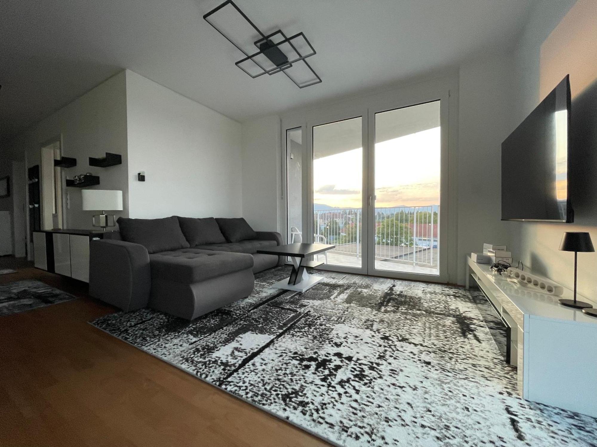 Luxusapartment Mit 40 Qm Terrasse, E-Parkplatz Und Parkplatz Graz Exterior foto