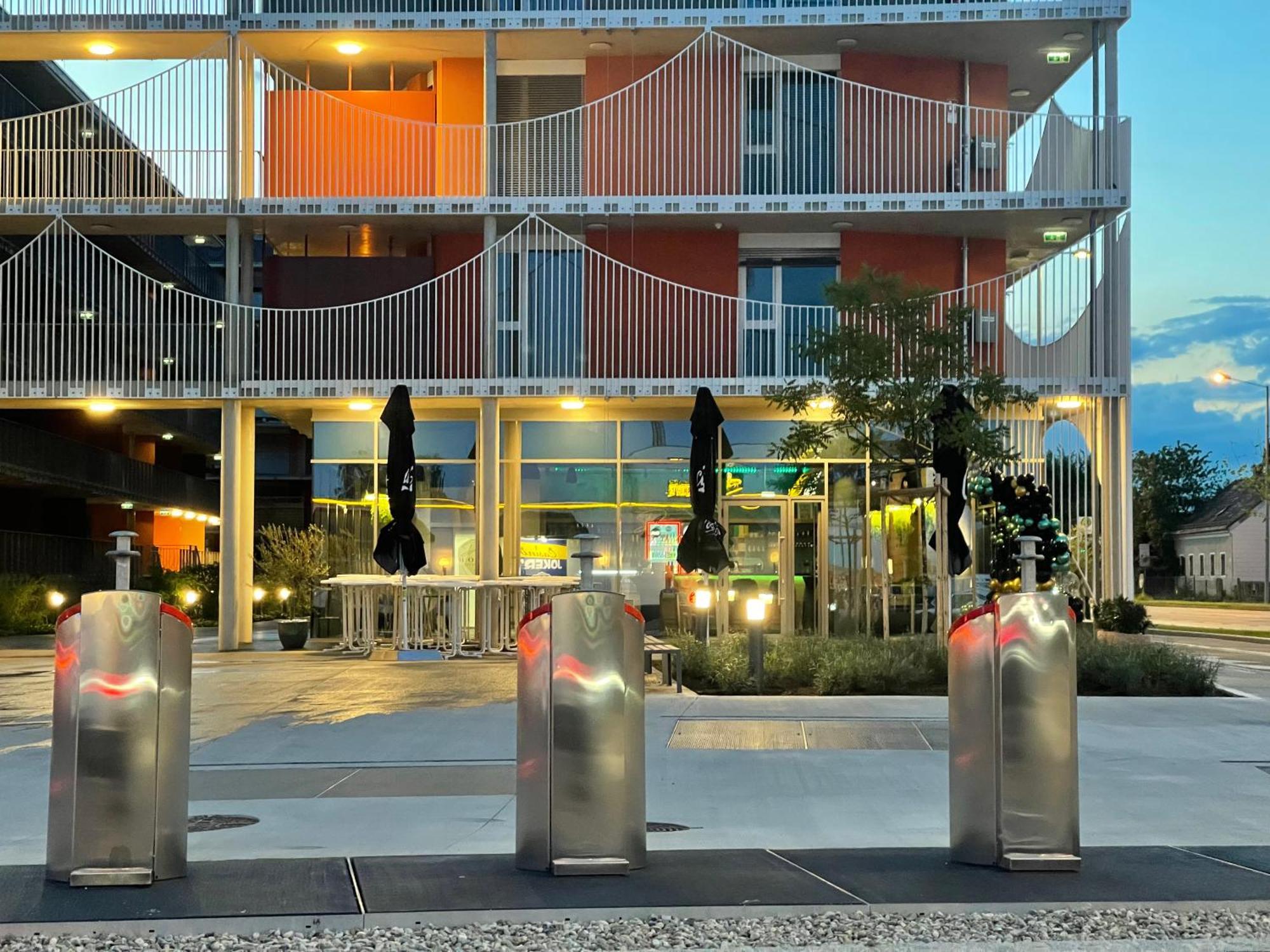 Luxusapartment Mit 40 Qm Terrasse, E-Parkplatz Und Parkplatz Graz Exterior foto